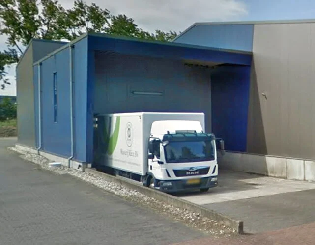 Vrachtwagen van Blycolin bij het laaddok van het Kolhampand