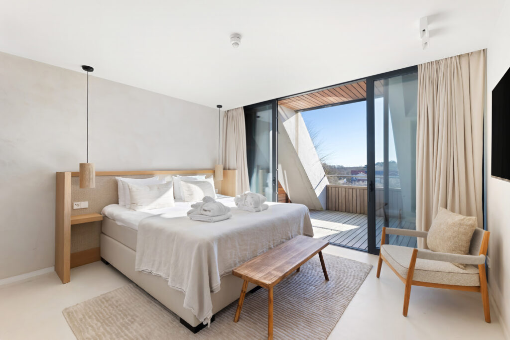 Hotelkamer met balkon in Duinhotel Tien Torens in Zoutelande